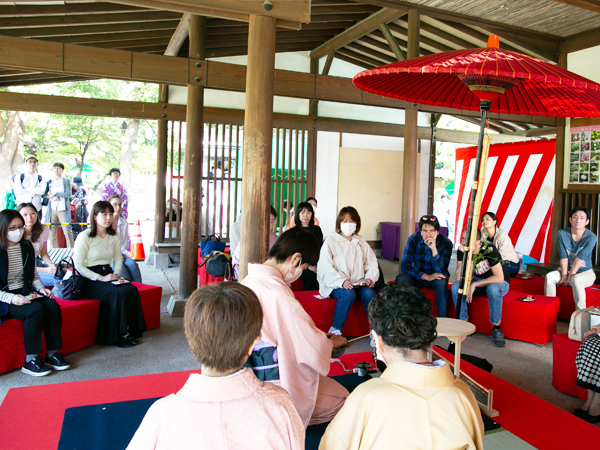 Outdoor Tea Ceremony in English